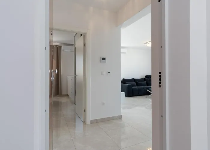 Sea View With Parking - Dina Apartment