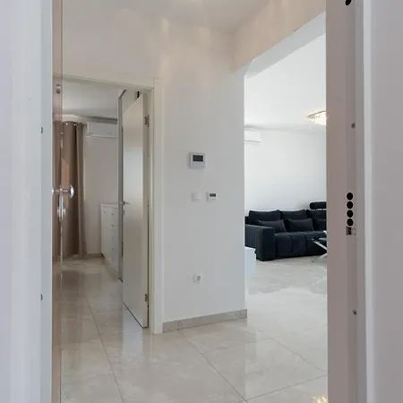 Sea View With Parking - Dina Apartmán