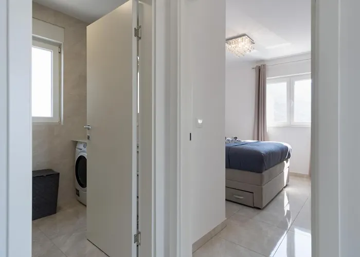 Sea View With Parking - Dina شقة