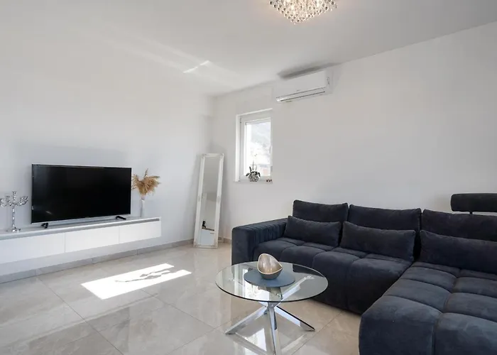 Sea View With Parking - Dina ماكارسكا