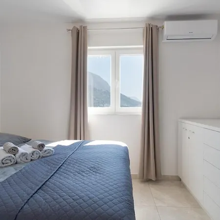 Sea View With Parking - Dina Apartment