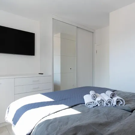 Sea View With Parking - Dina Makarska